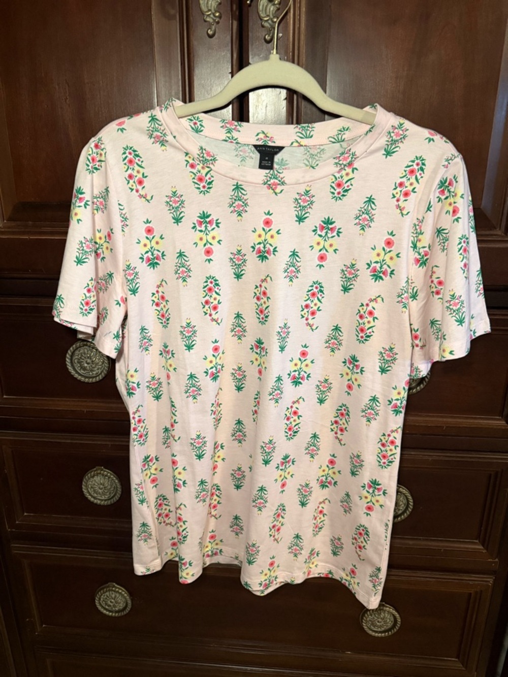 Ann Taylor medium knit floral flutter sleeve top
